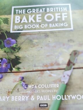 The Great British Bake Off: Big Book of Baking - Green Accents